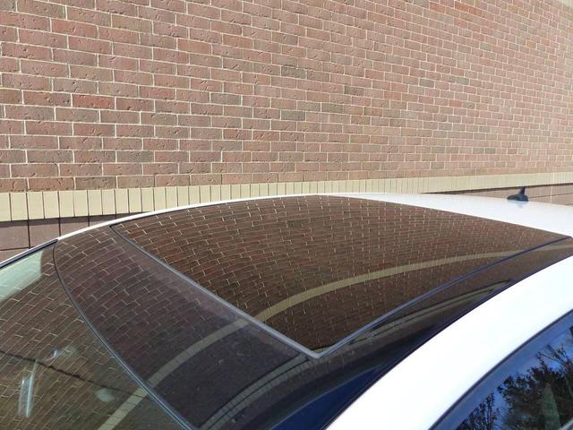 Photo of 2017 White Volkswagen Golf