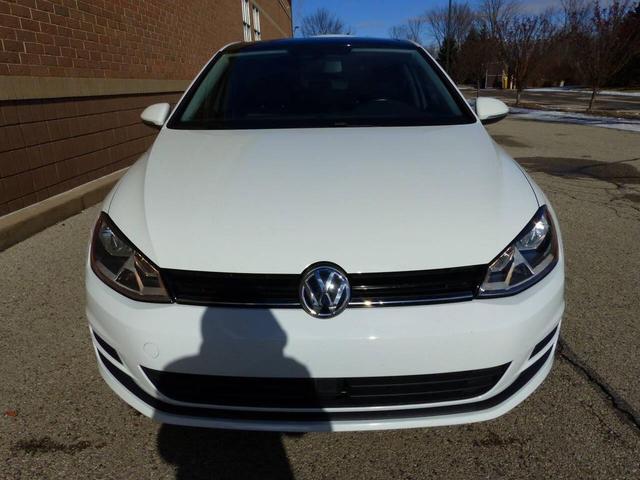 Photo of 2017 White Volkswagen Golf