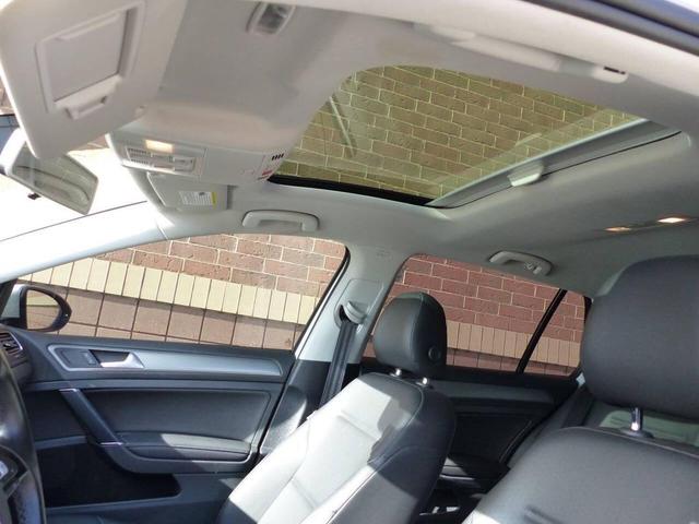 Photo of 2017 White Volkswagen Golf