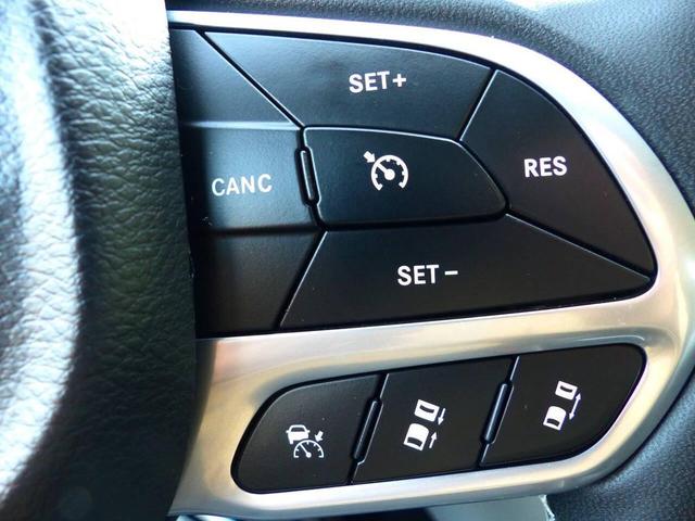 Photo of 2023 Gray Chrysler Pacifica