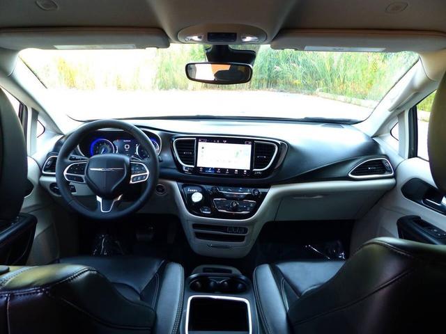 Photo of 2023 Gray Chrysler Pacifica