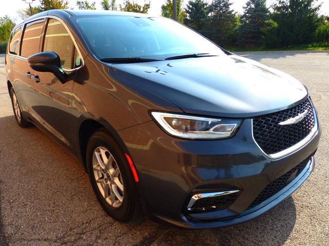 Photo of 2023 Gray Chrysler Pacifica