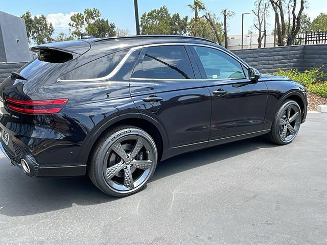 Photo of 2025 Vik Black Genesis GV70