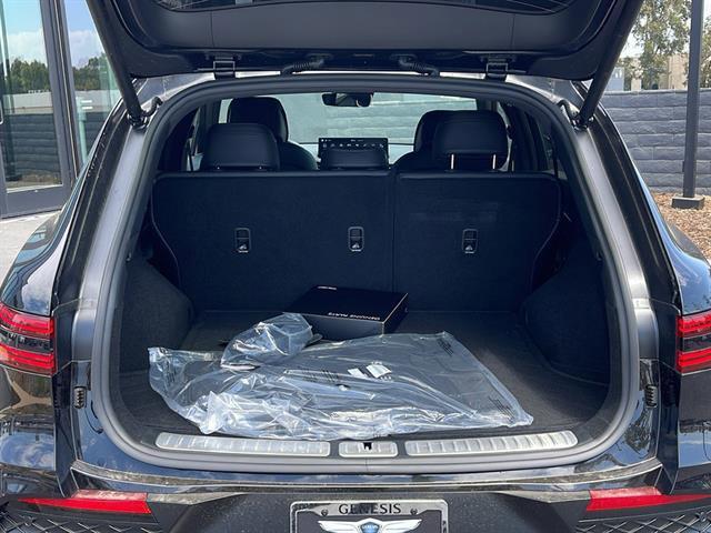 Photo of 2025 Vik Black Genesis GV70