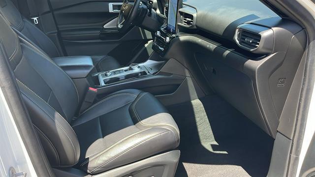 Photo of 2021 Star White Metallic Tri-Coat Ford Explorer