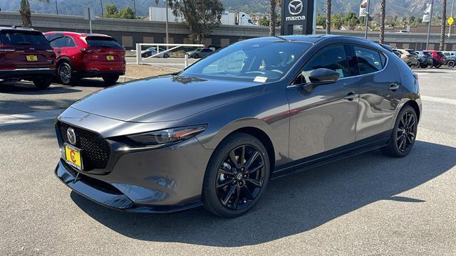 Photo of 2025 Machine Gray Metallic Mazda Mazda3