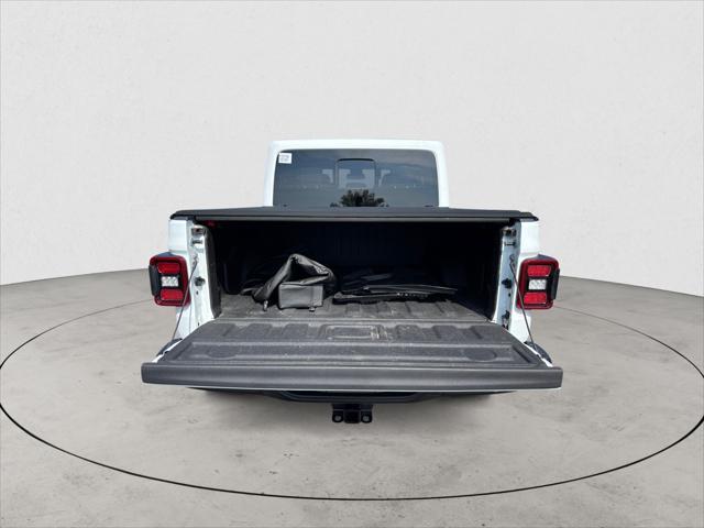 Photo of 2021 Bright White Clearcoat Jeep Gladiator