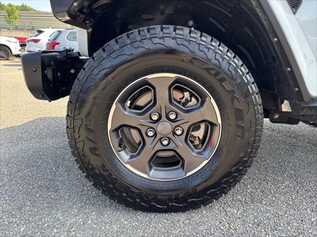 Photo of 2021 Bright White Clearcoat Jeep Gladiator