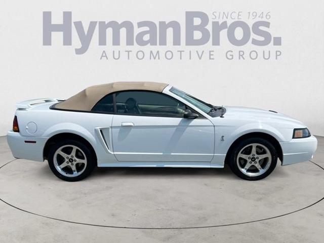 Photo of 2001 Oxford White Ford Mustang