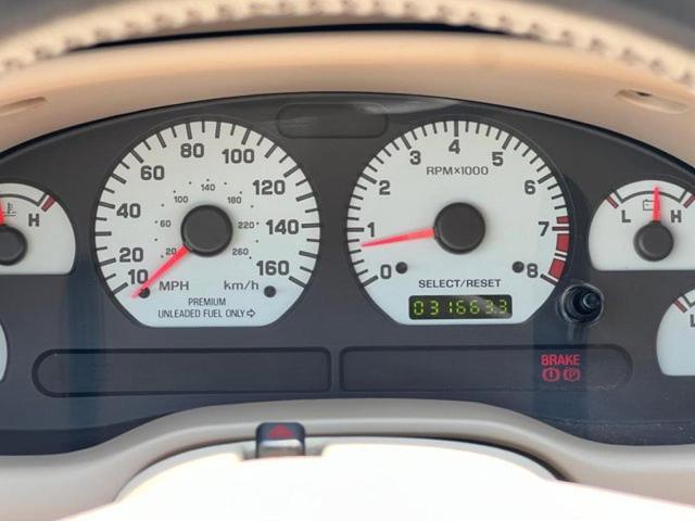Photo of 2001 Oxford White Ford Mustang