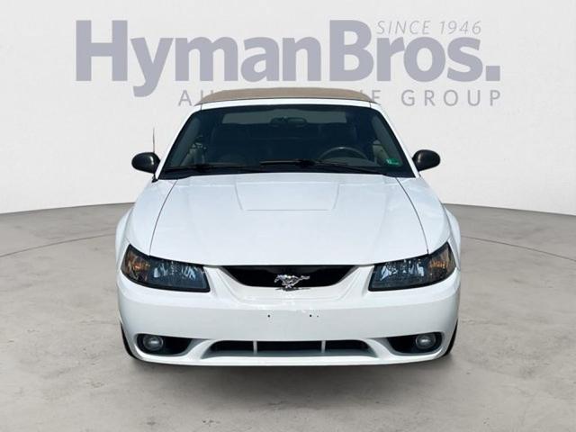 Photo of 2001 Oxford White Ford Mustang