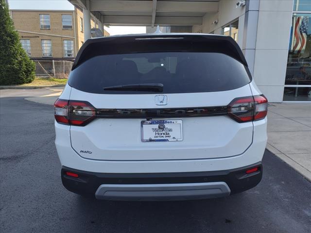 Photo of 2025 Lunar Silver Metallic Honda Pilot
