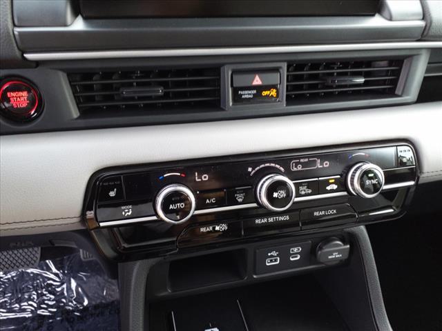 Photo of 2025 Lunar Silver Metallic Honda Pilot