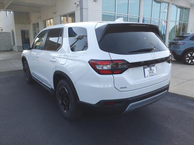 Photo of 2025 Lunar Silver Metallic Honda Pilot