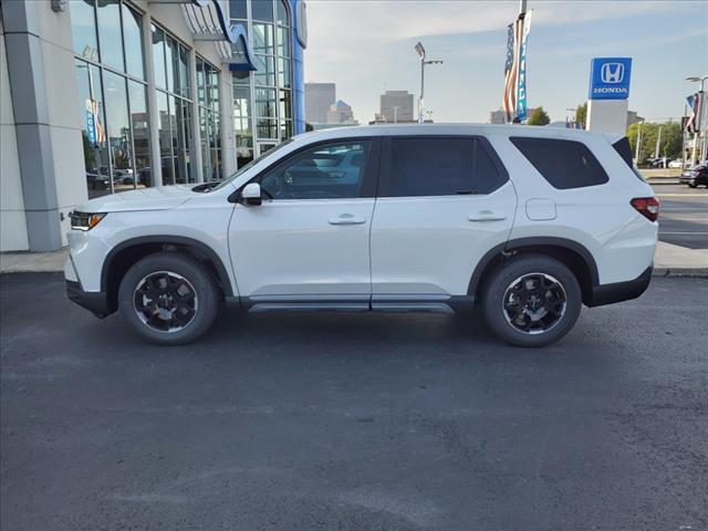 Photo of 2025 Lunar Silver Metallic Honda Pilot