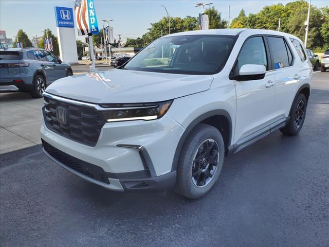 Photo of 2025 Lunar Silver Metallic Honda Pilot