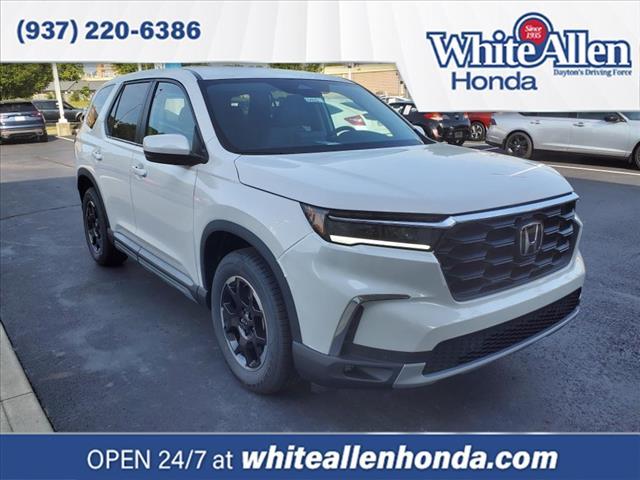 Photo of 2025 Lunar Silver Metallic Honda Pilot