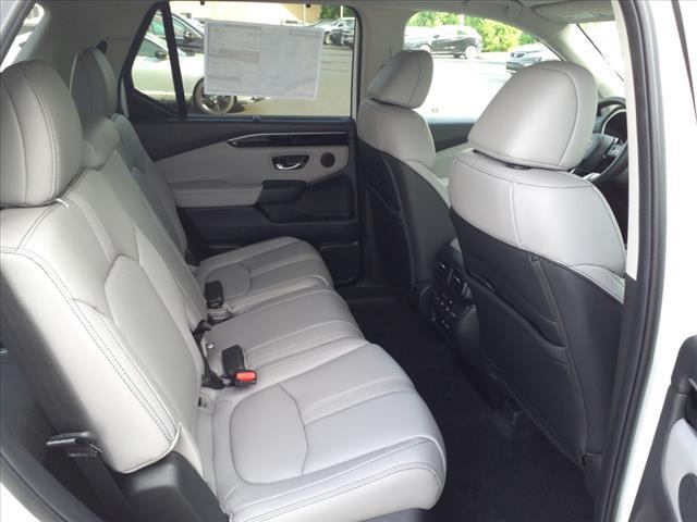 Photo of 2025 Lunar Silver Metallic Honda Pilot