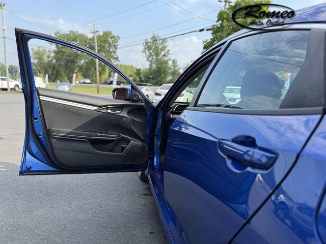 Photo of 2016 Blue Honda Civic