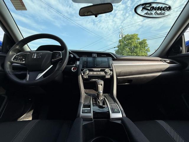 Photo of 2016 Blue Honda Civic