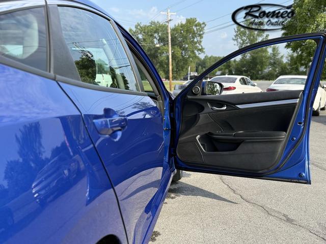 Photo of 2016 Blue Honda Civic