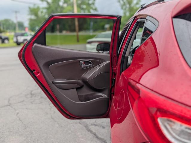 Photo of 2015 Garnet Red Mica Hyundai TUCSON