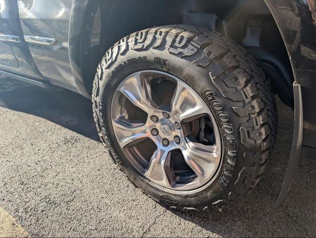 Photo of 2020 Diamond Black Crystal Pearlcoat RAM 1500