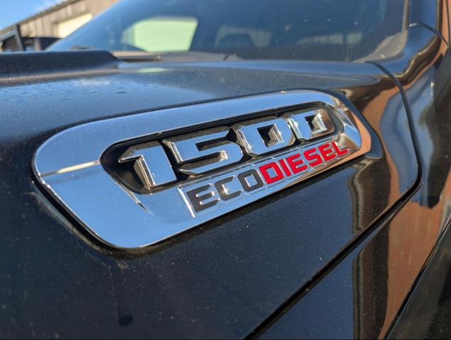 Photo of 2020 Diamond Black Crystal Pearlcoat RAM 1500