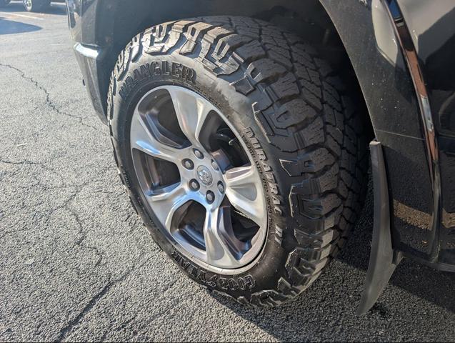 Photo of 2020 Diamond Black Crystal Pearlcoat RAM 1500