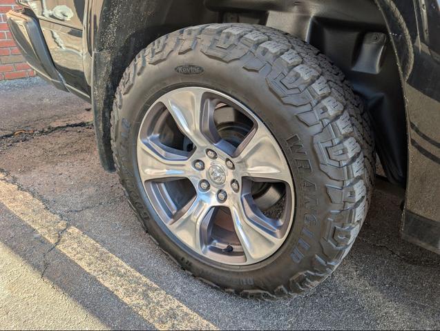 Photo of 2020 Diamond Black Crystal Pearlcoat RAM 1500