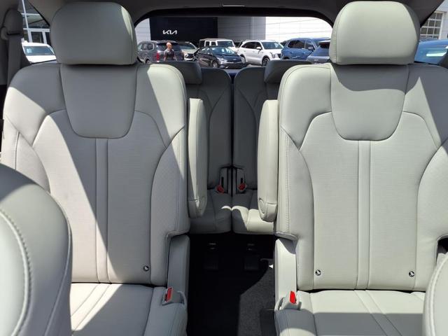 Photo of 2024 Ebony Black Kia Sorento