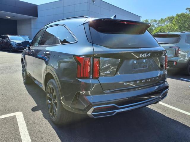 Photo of 2022 Gravity Grey Kia Sorento