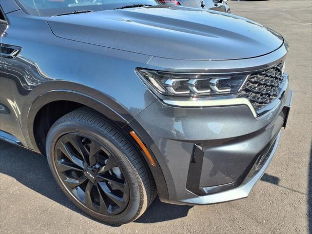 Photo of 2022 Gravity Grey Kia Sorento