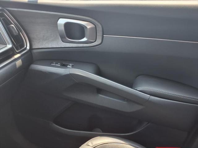 Photo of 2024 Glacial White Pearl Kia Sorento