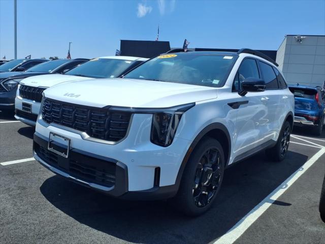 Photo of 2024 Glacial White Pearl Kia Sorento