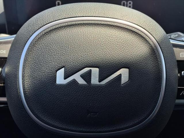 Photo of 2024 Glacial White Pearl Kia Sorento