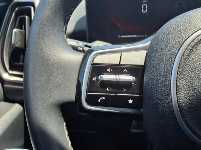 Photo of 2024 Glacial White Pearl Kia Sorento