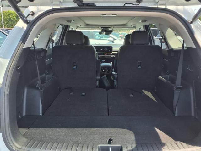 Photo of 2024 Glacial White Pearl Kia Sorento