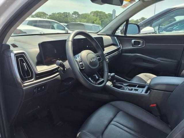 Photo of 2024 Glacial White Pearl Kia Sorento