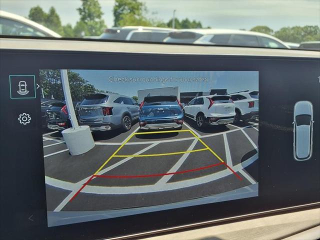 Photo of 2024 Glacial White Pearl Kia Sorento