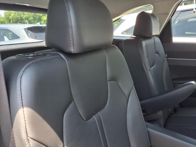 Photo of 2024 Glacial White Pearl Kia Sorento