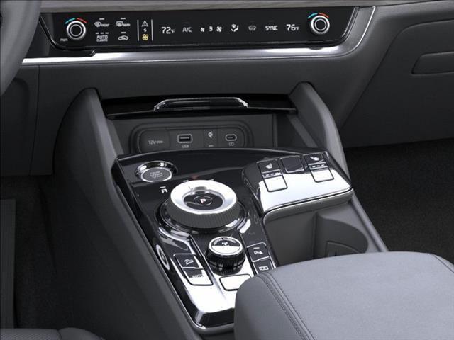 Photo of 2025 Snow White Pearl Kia Sportage