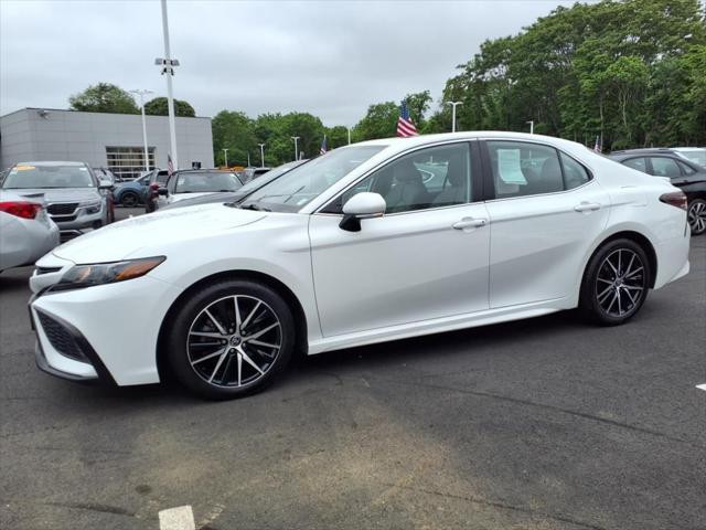Photo of 2022 White Toyota Camry