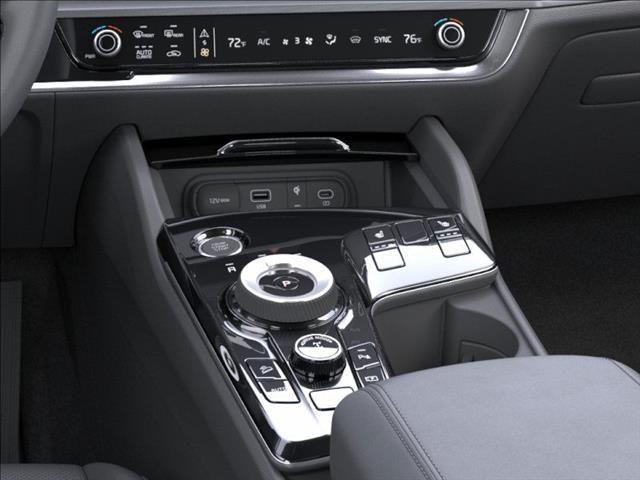 Photo of 2025 Snow White Pearl Kia Sportage Hybrid