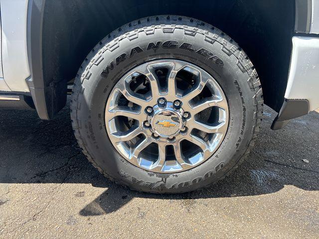 Photo of 2025 Summit White Chevrolet Silverado 2500