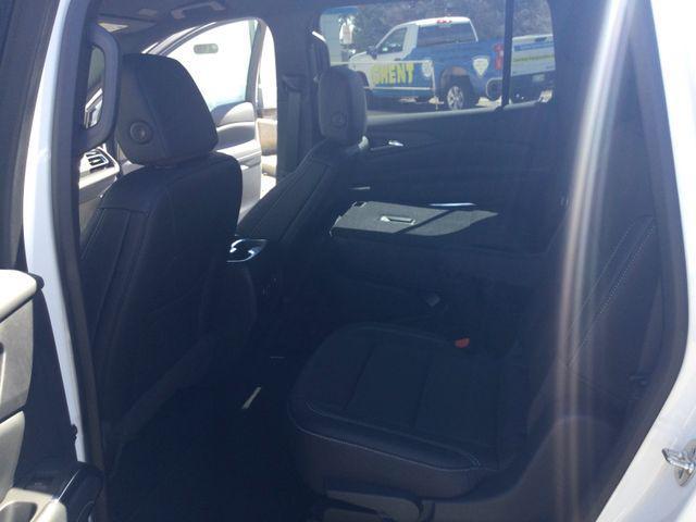 Photo of 2025 Summit White Chevrolet Traverse