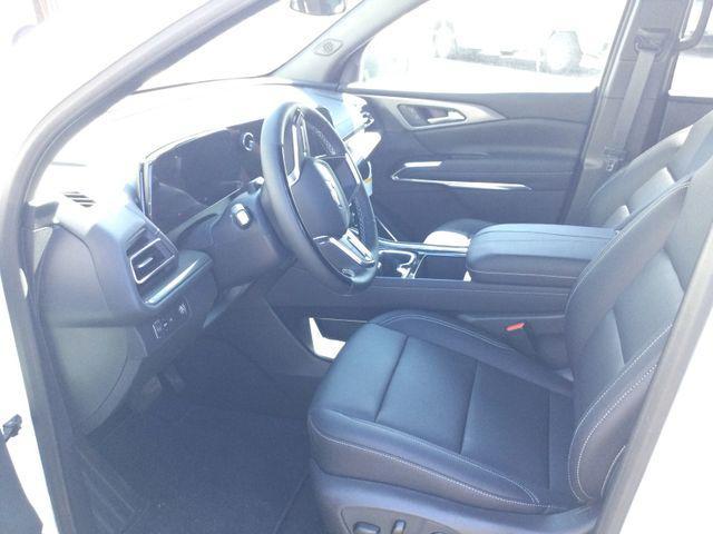 Photo of 2025 Summit White Chevrolet Traverse