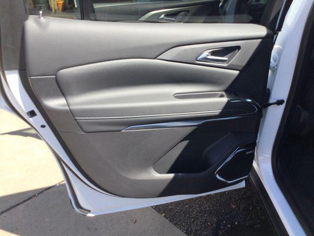 Photo of 2025 Summit White Chevrolet Traverse