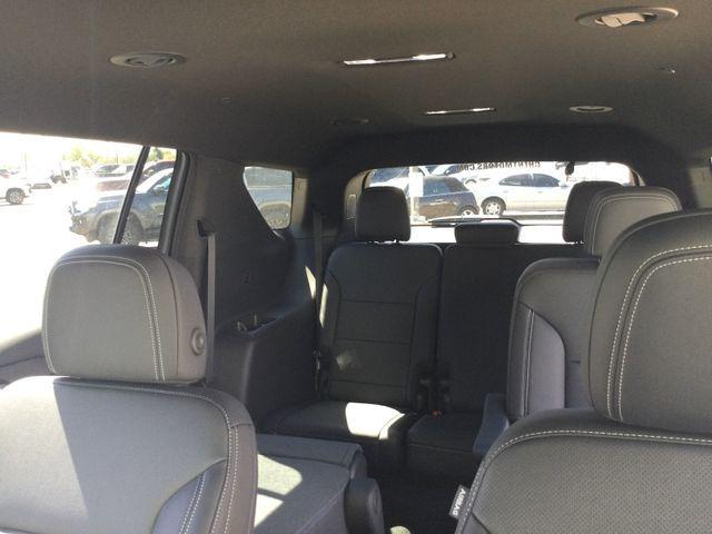 Photo of 2025 Summit White Chevrolet Traverse