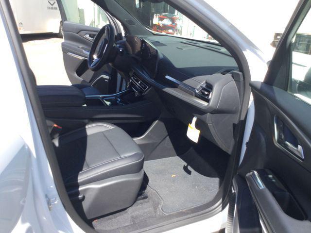 Photo of 2025 Summit White Chevrolet Traverse